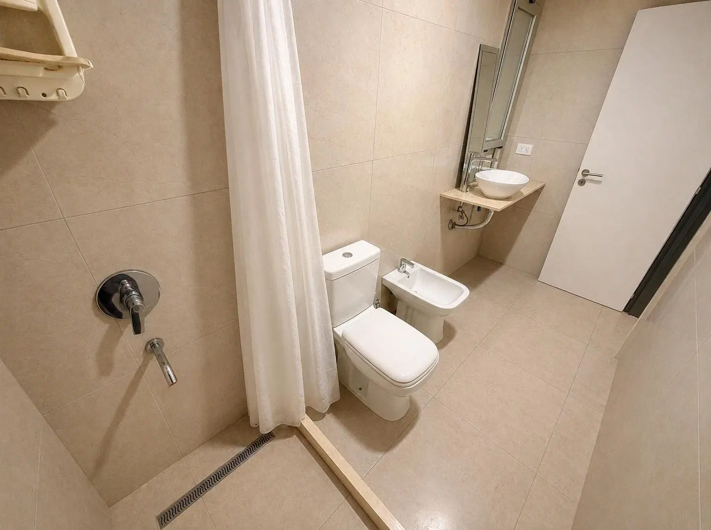 Departamento monoambiente en venta en La Plata sobre 7 con cochera 4