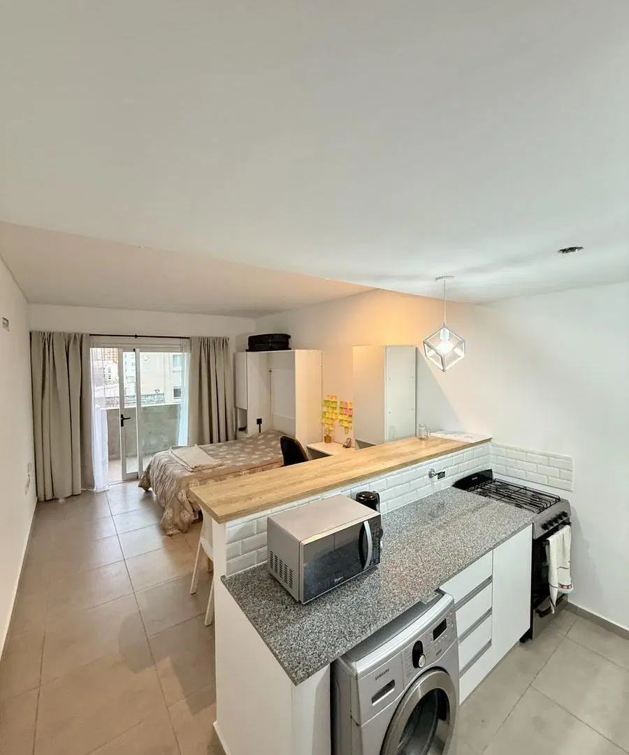 Departamento monoambiente en venta en La Plata sobre 7 con cochera 1
