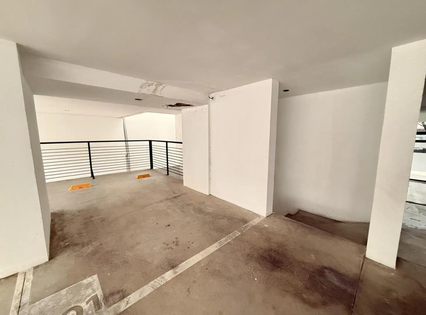 Departamento monoambiente en venta en La Plata sobre 7 con cochera 3