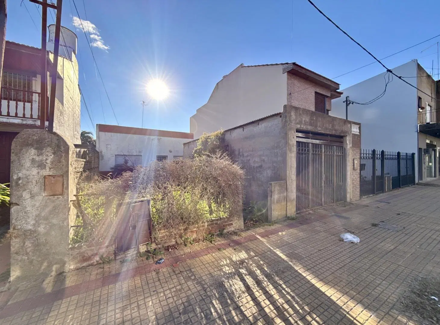 Terreno en venta en la loma de 8,28 x 60 mts con casa a demoler 4