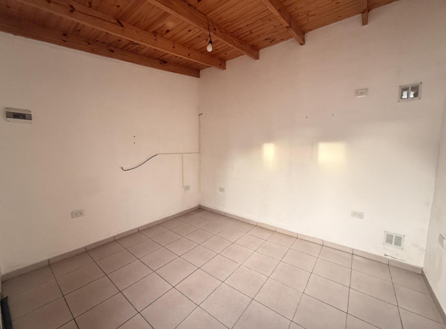 Foto de Departamento en planta baja de dos dormitorios con patio y garage, imagen 5