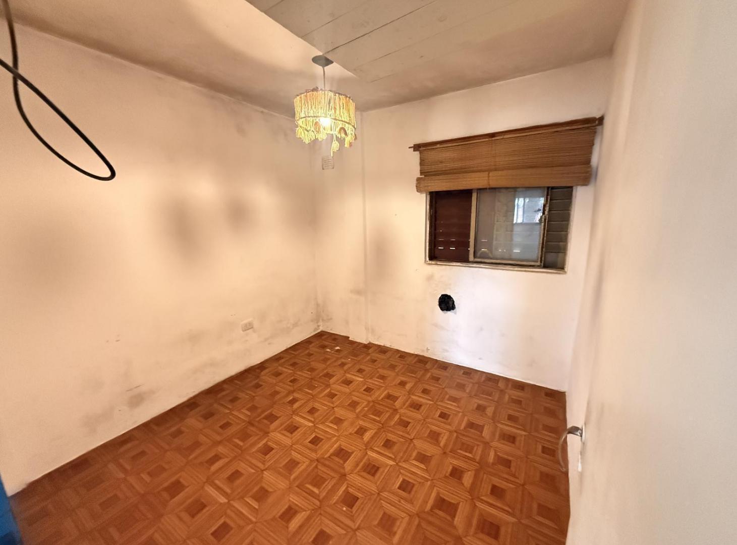 Foto de Departamento en planta baja de dos dormitorios con patio y garage, imagen 2