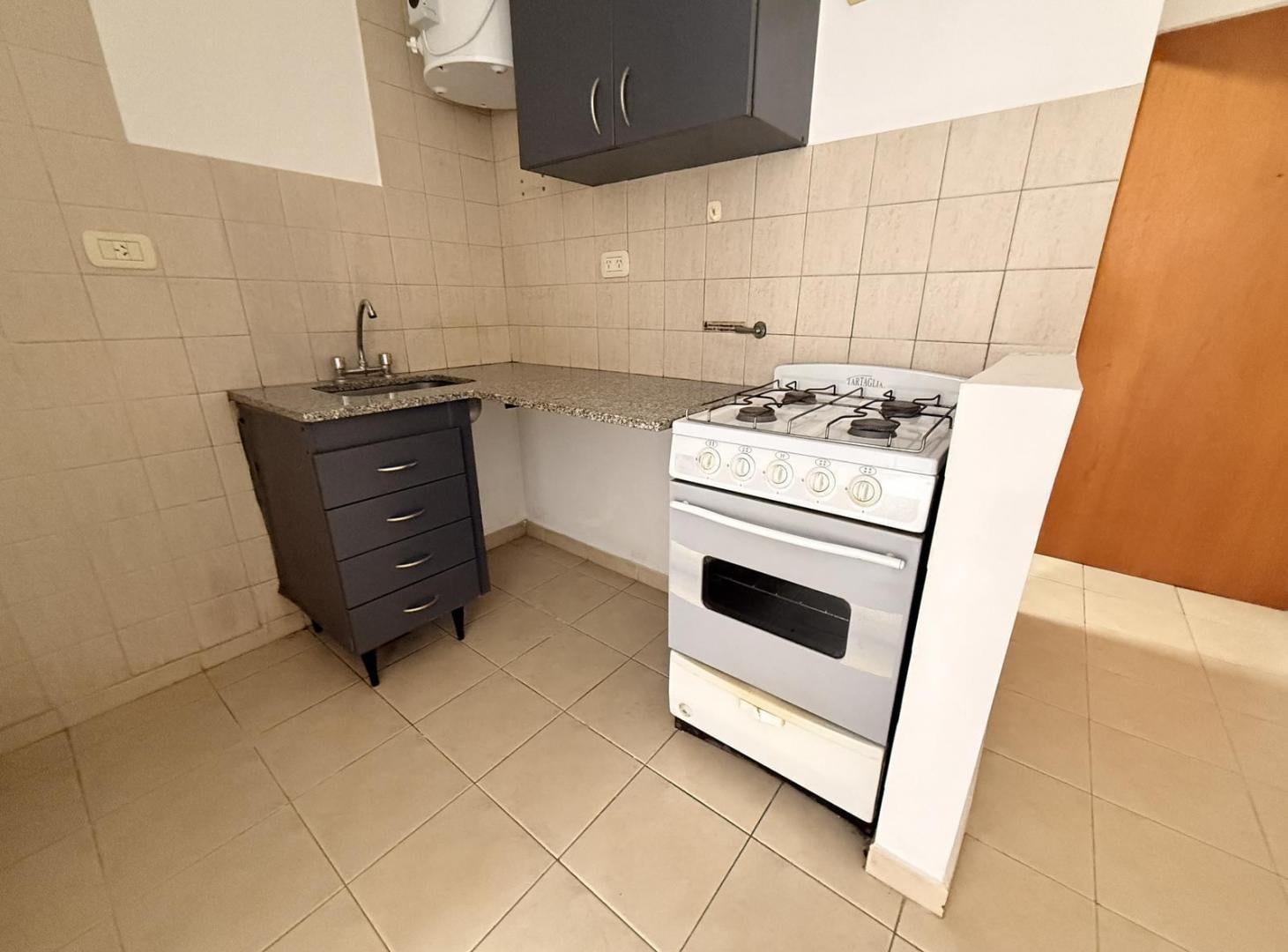 Foto de Departamento monoambiente en alquiler a metros de diagonal 79, imagen 5