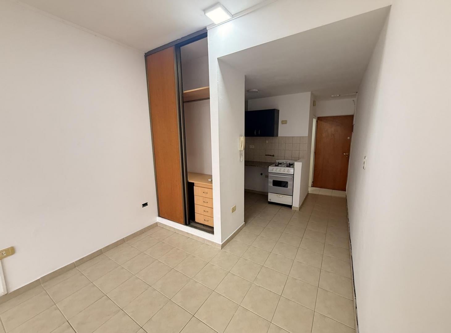 Foto de Departamento monoambiente en alquiler a metros de diagonal 79, imagen 4