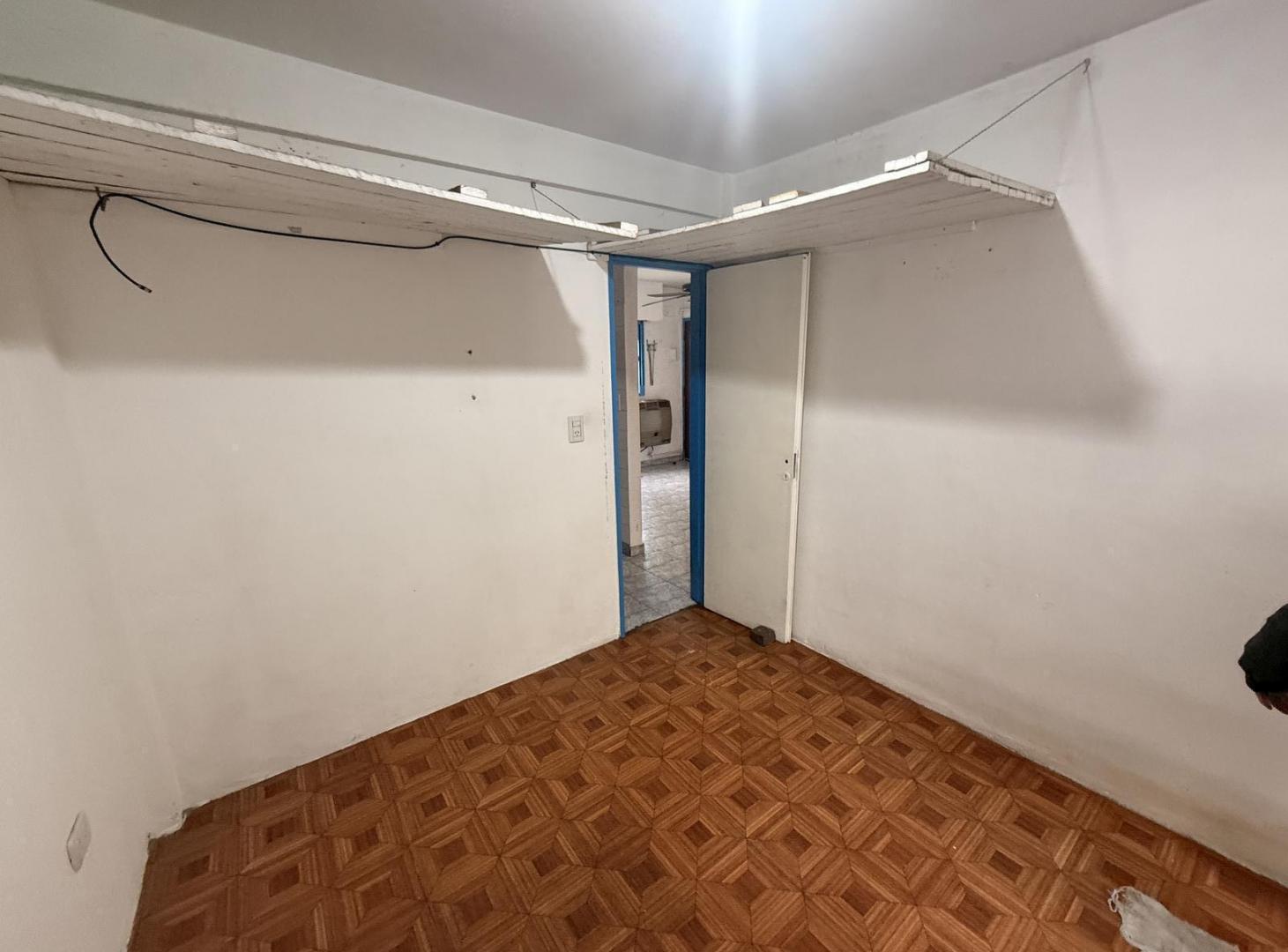 Foto de Departamento en planta baja de dos dormitorios con patio y garage, imagen 5