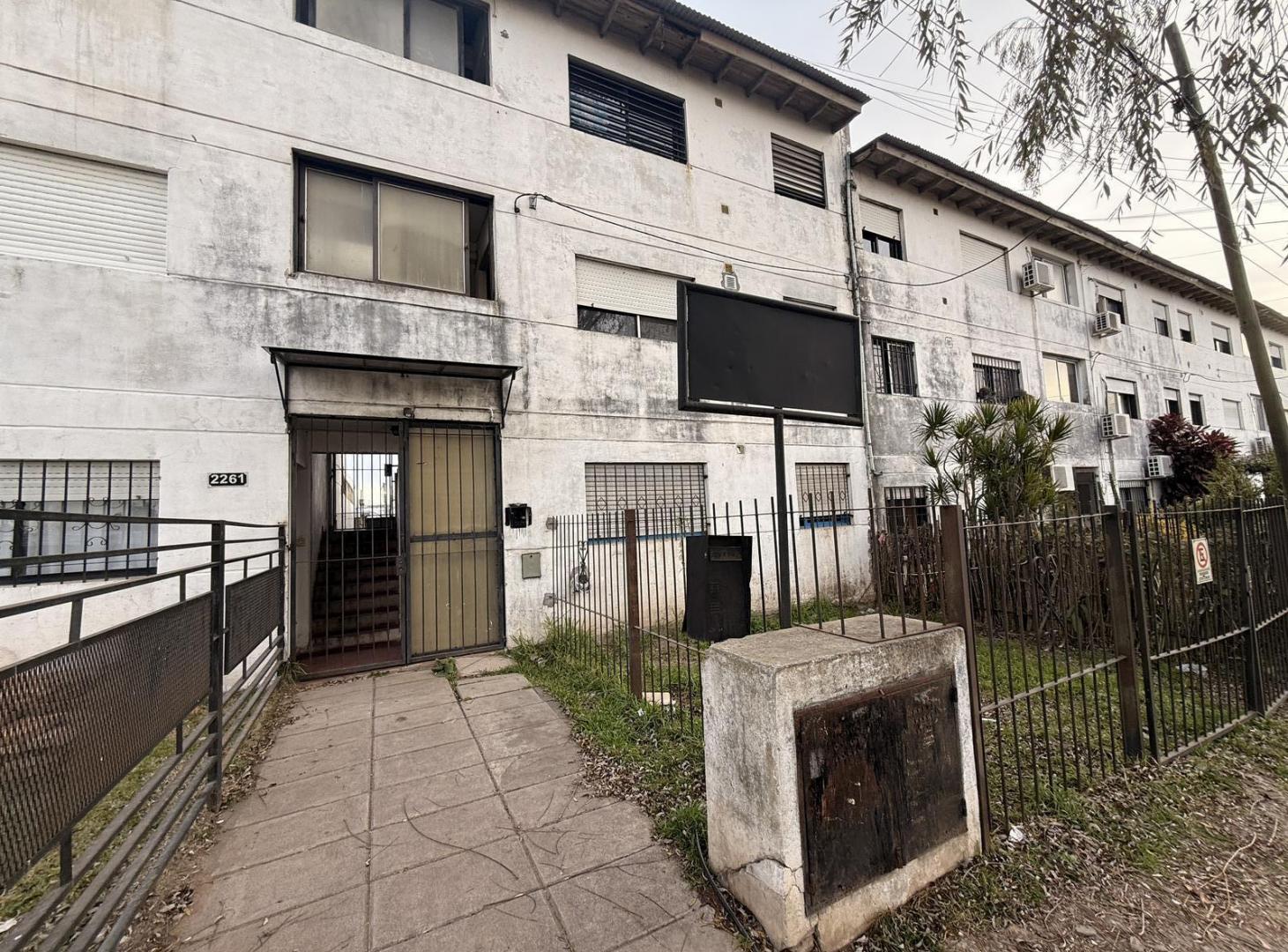 Foto de Departamento en planta baja de dos dormitorios con patio y garage, imagen 4