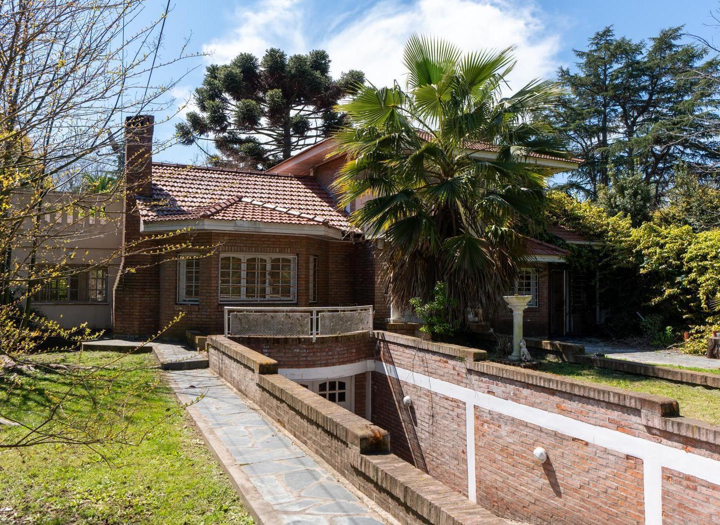 Foto de Casa en venta con parque y pileta en City Bell cuatro dormitorios dos, imagen 3