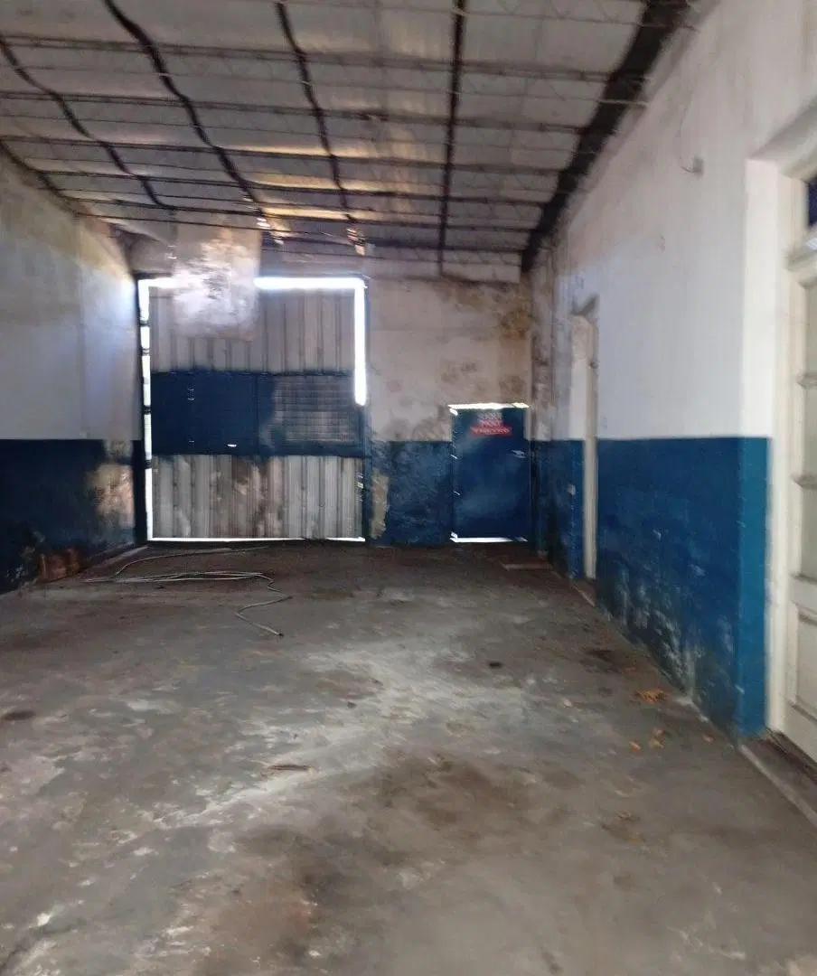 Venta Galpón con oficinas. Lote 10 x 38 aprox. Construidos 240 mts2 aprox. Zona norte Rosario 4