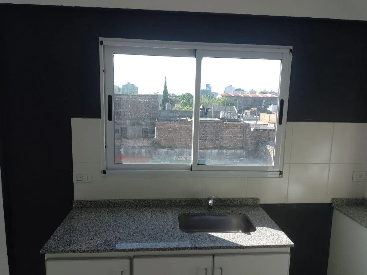 Dos Ambientes por Escalera con Espacio Guardacoche 4