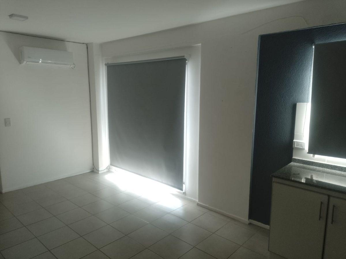 Foto de Dos Ambientes por Escalera | Espacio Guardacoche | Sarandi, imagen 2