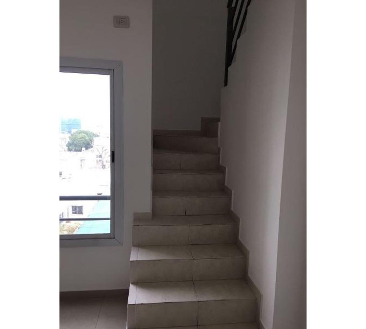 Venta Departamento 2 Ambientes con Cochera y Terraza Merlo C 3