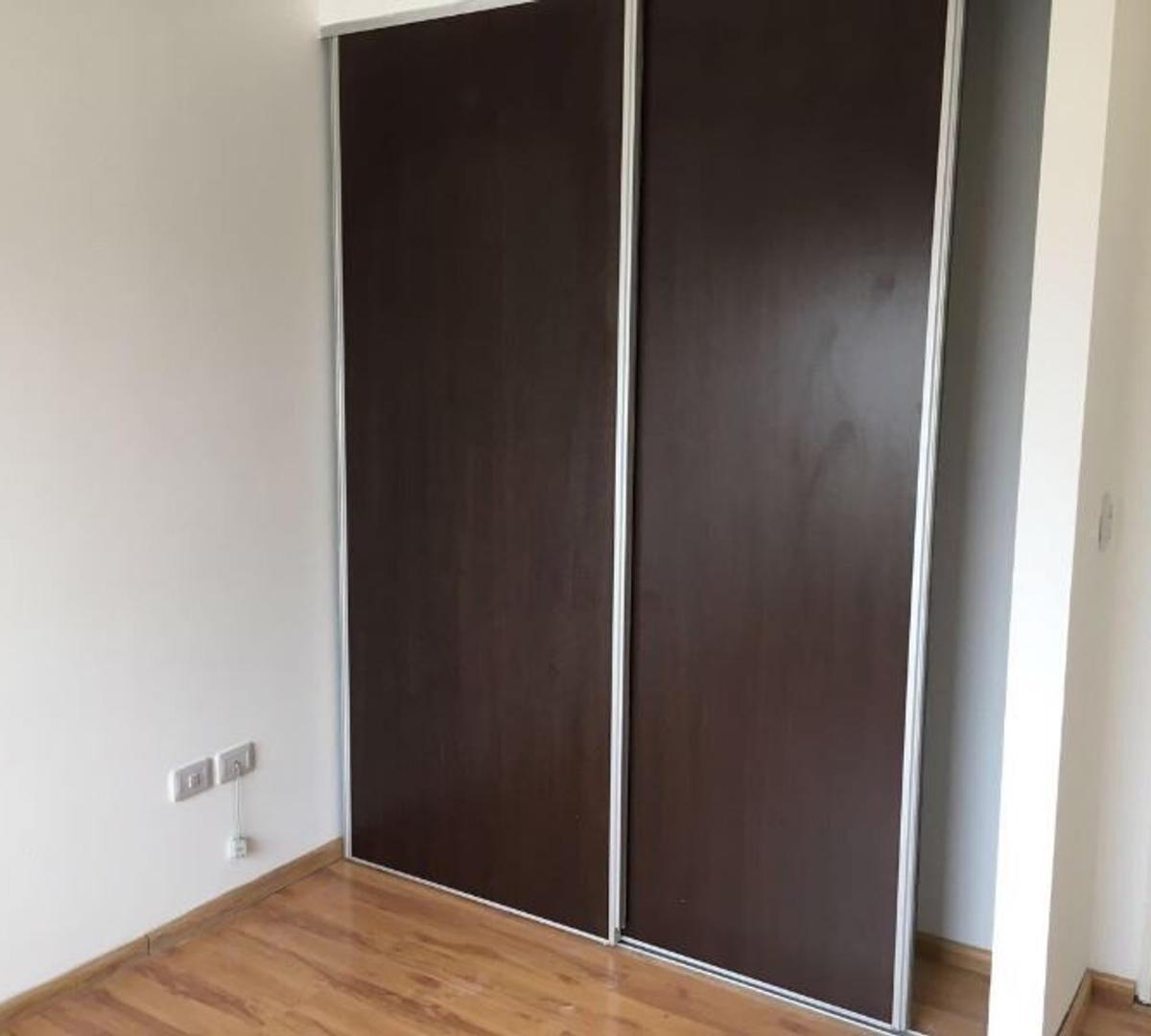 Venta Departamento 2 Ambientes con Cochera y Terraza Merlo C 4