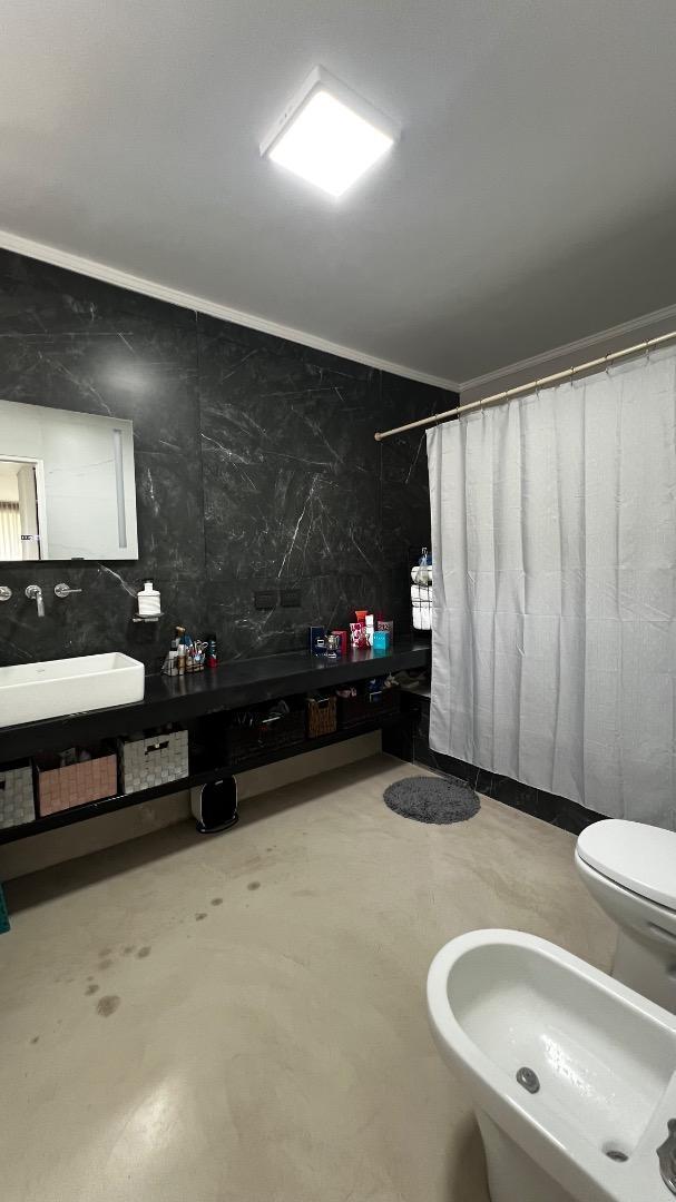 Casa en Venta - Barrio Solares de Zapiola 4