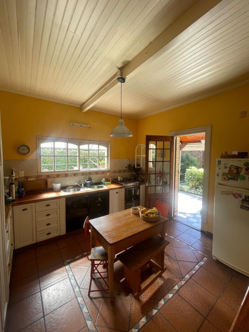 Única Casa de Estilo en Ituzaingo Sur 5