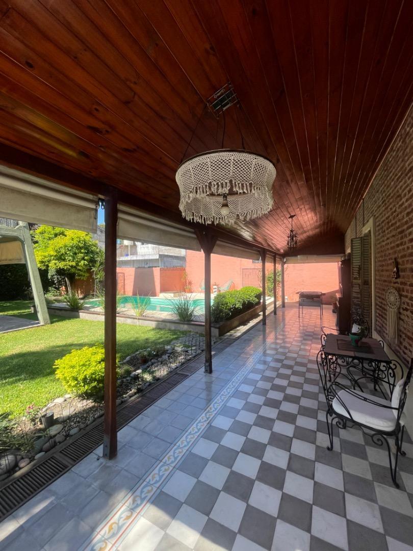 Única Casa de Estilo en Ituzaingo Sur 3