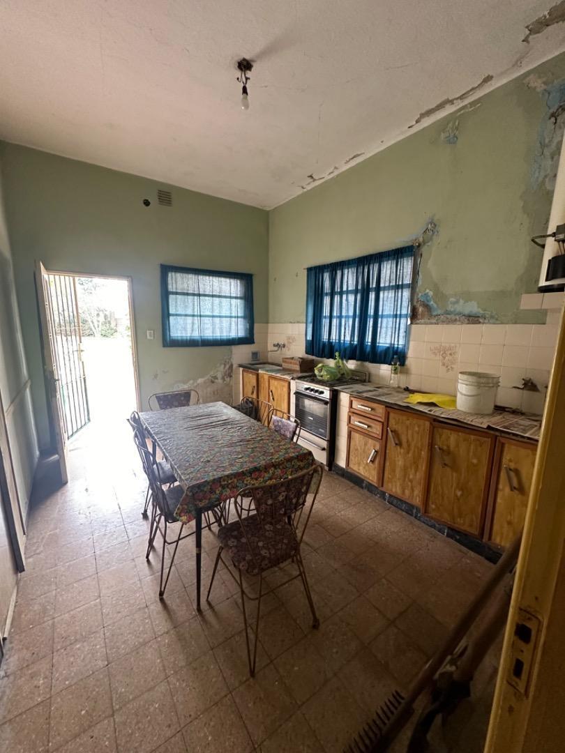 Foto de VENTA CASA A REFACCIONAR 2 DORMITORIOS PADUA MERLO, imagen 2