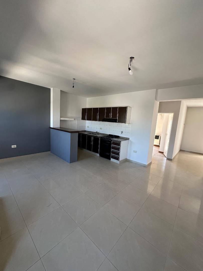 Venta Departamento 3 Ambientes con Cochera Merlo Centro 3