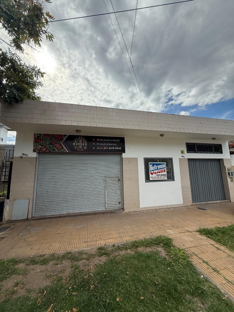 VENTA CASA 3 DORMITORIOS CON LOCAL MERLO