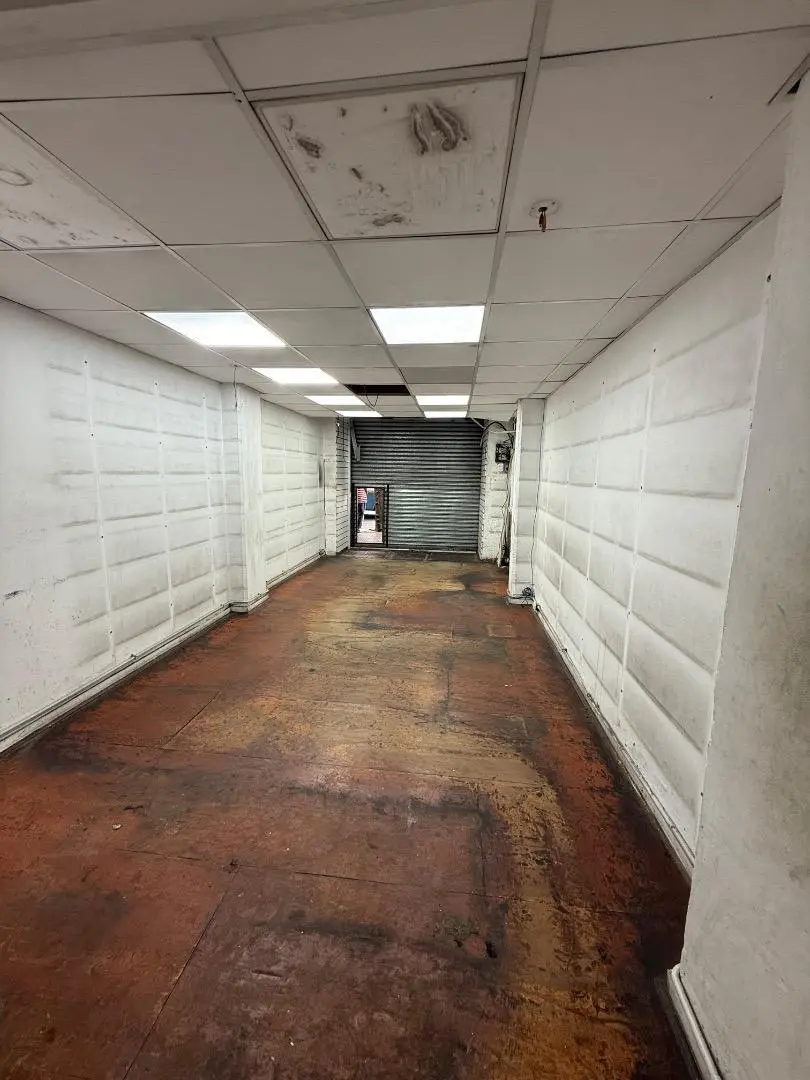ALQUILER LOCAL COMERCIAL SOBRE AV LIBERTADOR MERLO 5