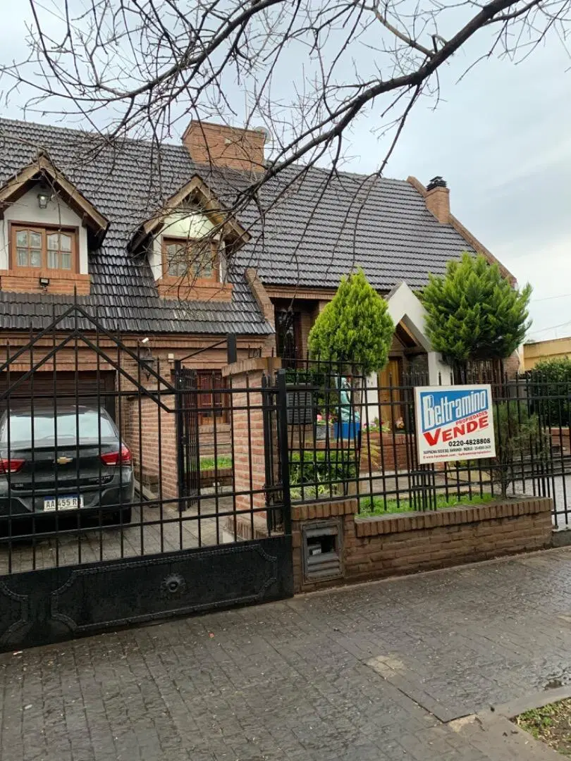 VENTA CHALET 5 DORMITORIOS MERLO PILETA CENTRO 1