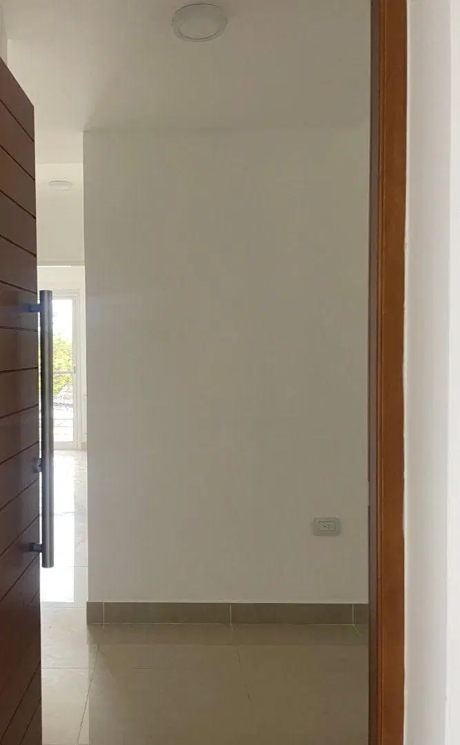 A estrenar lindo departamento
En Macrocentro 2 dormitorios
1 baño 1 toilette 850.000
Cochera 50000 2