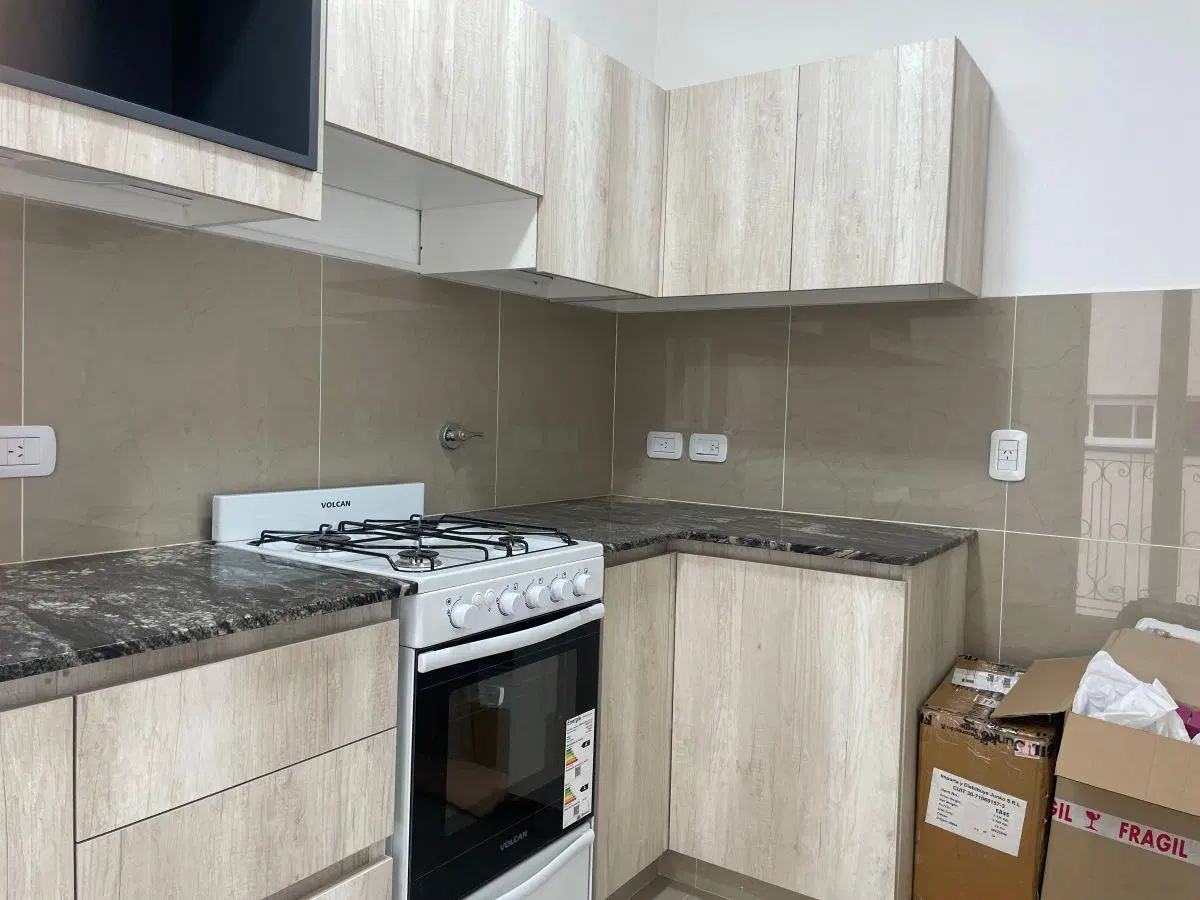 A estrenar lindo departamento
En Macrocentro 2 dormitorios
1 baño 1 toilette 850.000
Cochera 50000 5