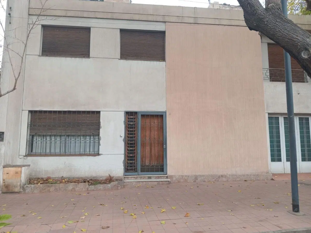 OPORTUNIDAD!!! CASA IDEAL PARA FAMILIA GRANDE O PARA LOCAL COMERCIAL 2