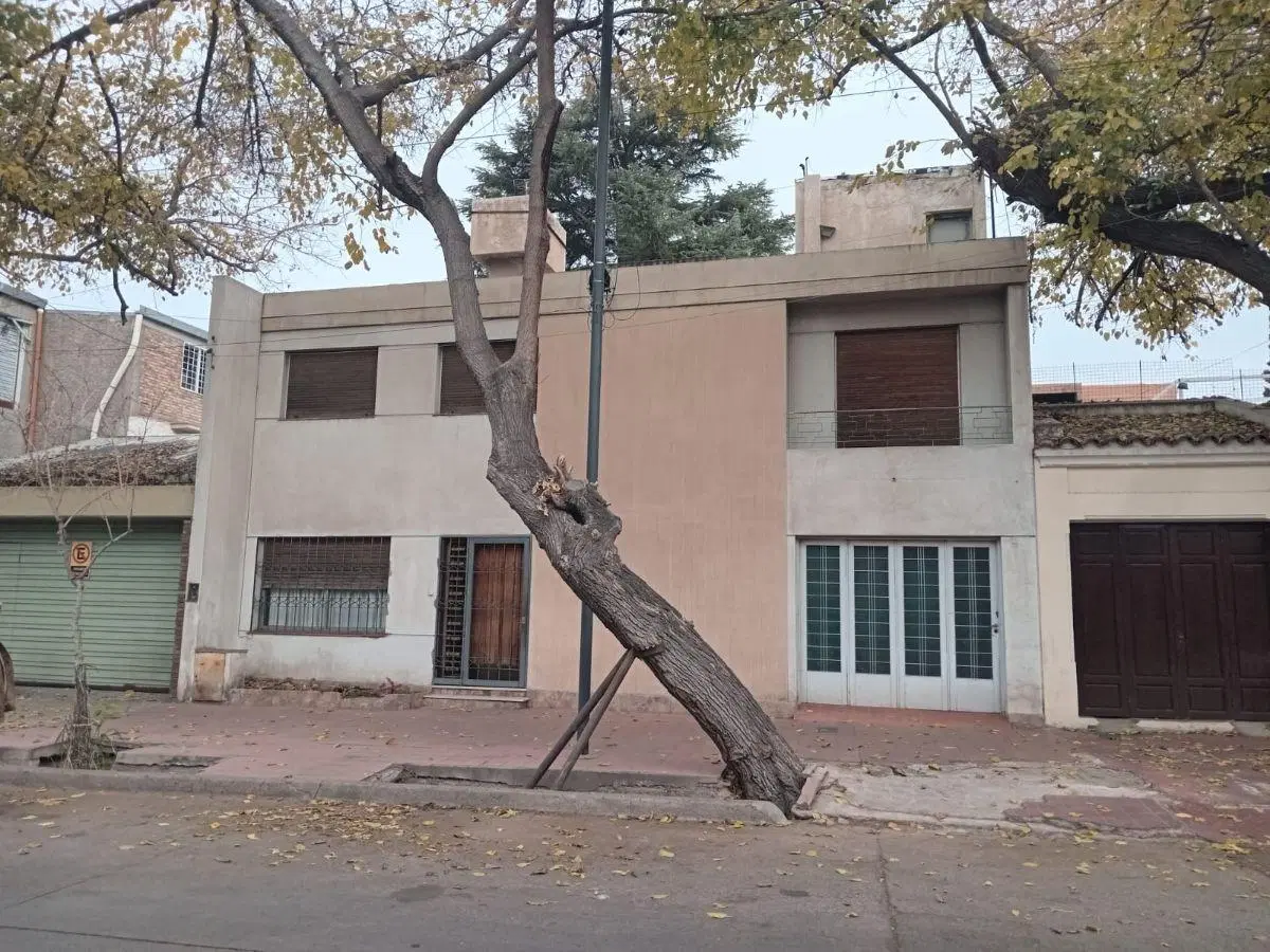 OPORTUNIDAD!!! CASA IDEAL PARA FAMILIA GRANDE O PARA LOCAL COMERCIAL 4