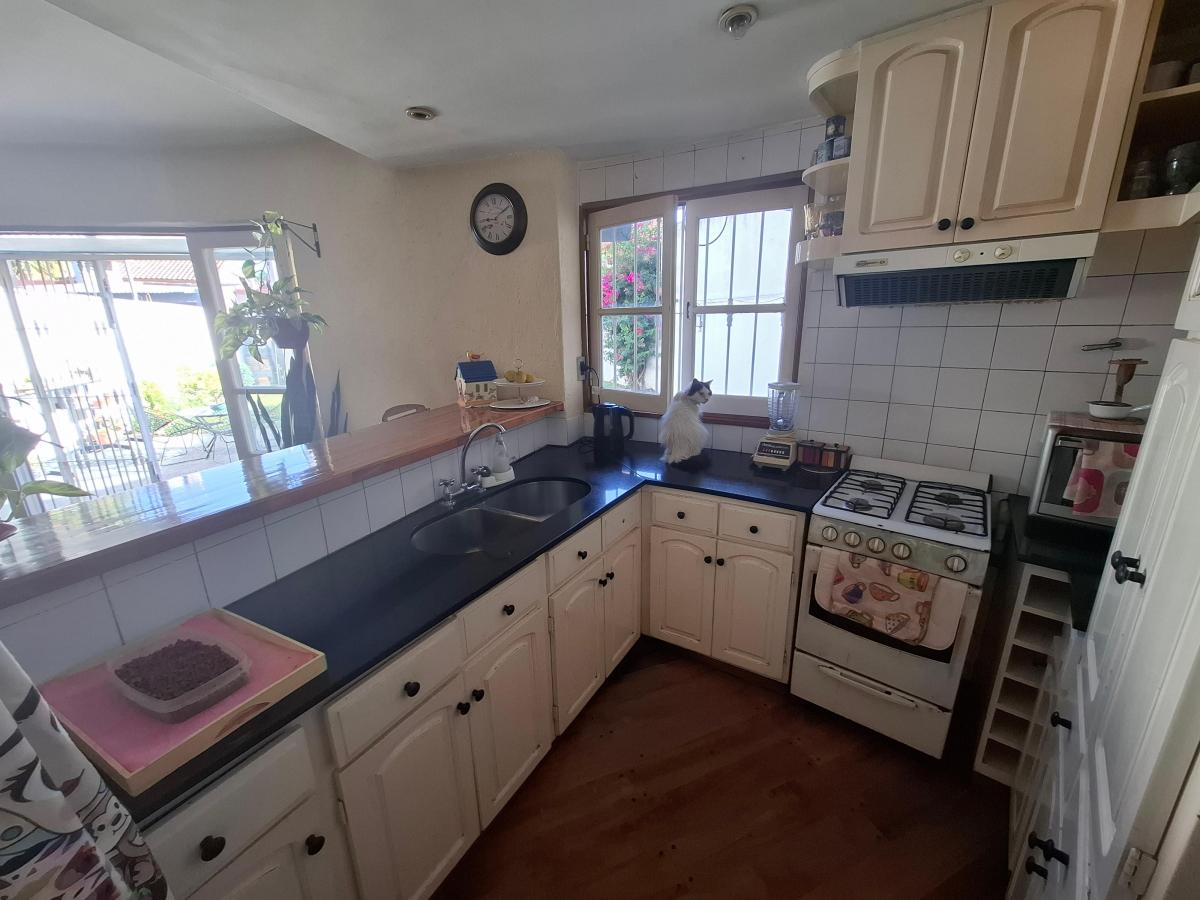 Casa en Venta: Ubicada en Calle Antártida Argentina 1100, Godoy Cruz. 1