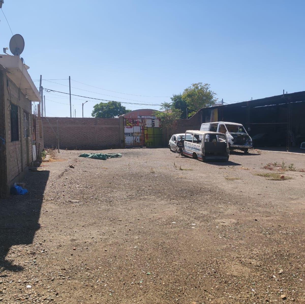 Se Alquila Galpón Ubicado en Félix Suárez y Gomensoro de Guaymallén. 1