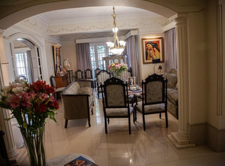 Se vende hermosa y elegante casa ubicada en Las Compuertas, Lujan de Cuyo. 2