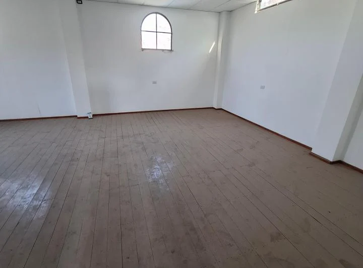 Se alquilan 2 oficinas ubicadas en Mathus Hoyos y Avellaneda de Guaymallén.  3