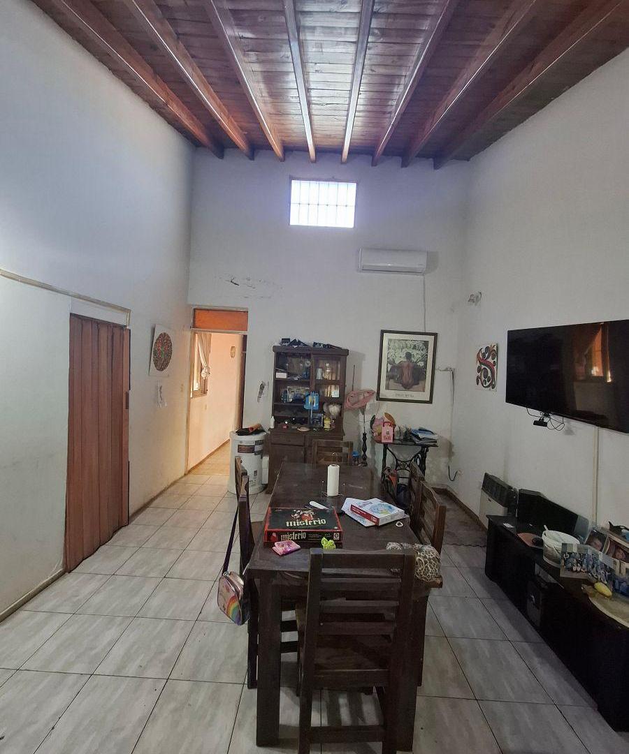 ¡APTA CREDITO! Se vende casa ubicada en la calle Aristóbulo del Valle, en San José, Guaymallén.