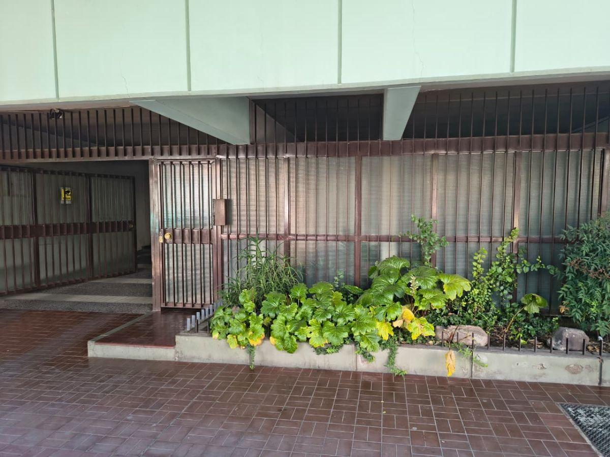 ¡Oportunidad! Se vende piso completo en calle Belgrano al 1100, Ciudad de Mendoza