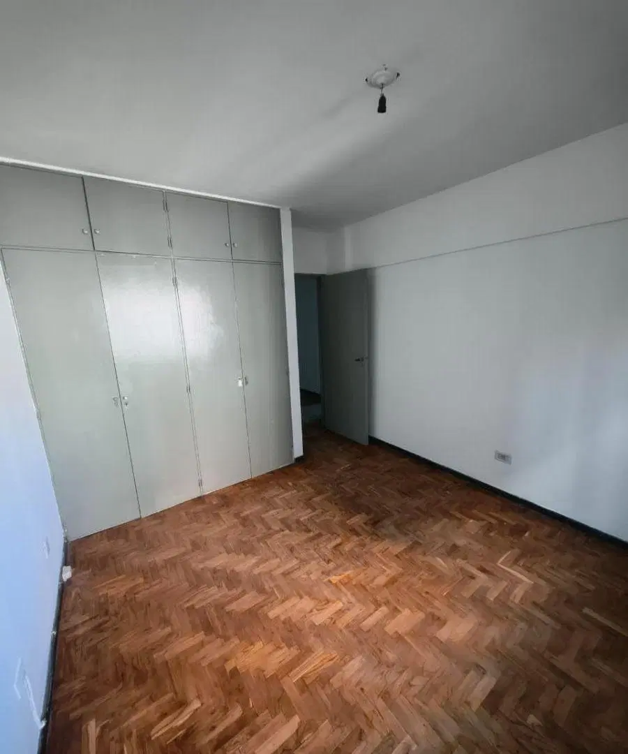 Departamento 3 Dormitorios + Dependencia | Ubicación estratégica: Rivadavia 536, 3
