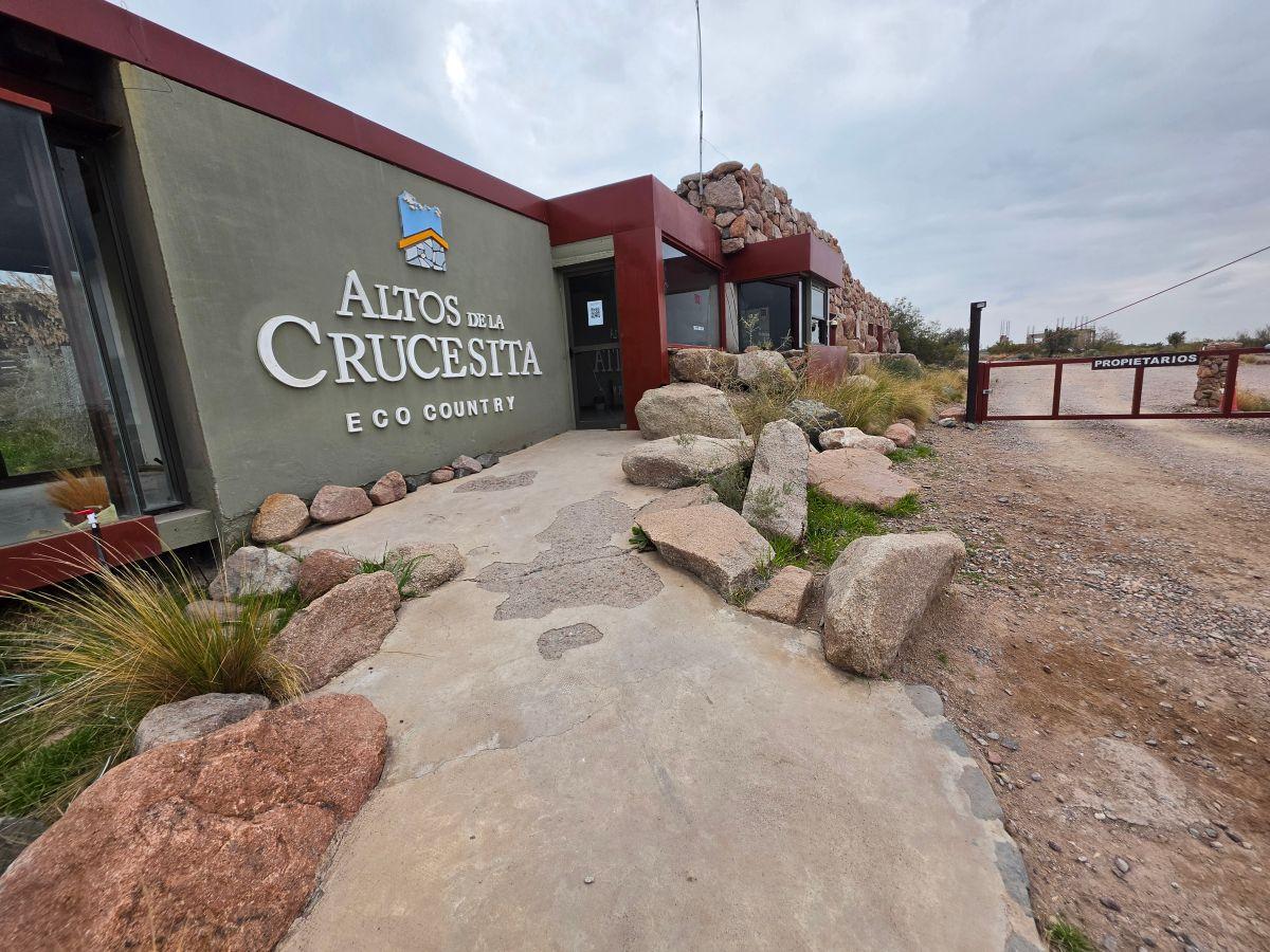 EN VENTA: ESPECTACULAR LOTE DE 2.000 m² – B° PRIVADO ALTOS DE LA CRUCESITA.