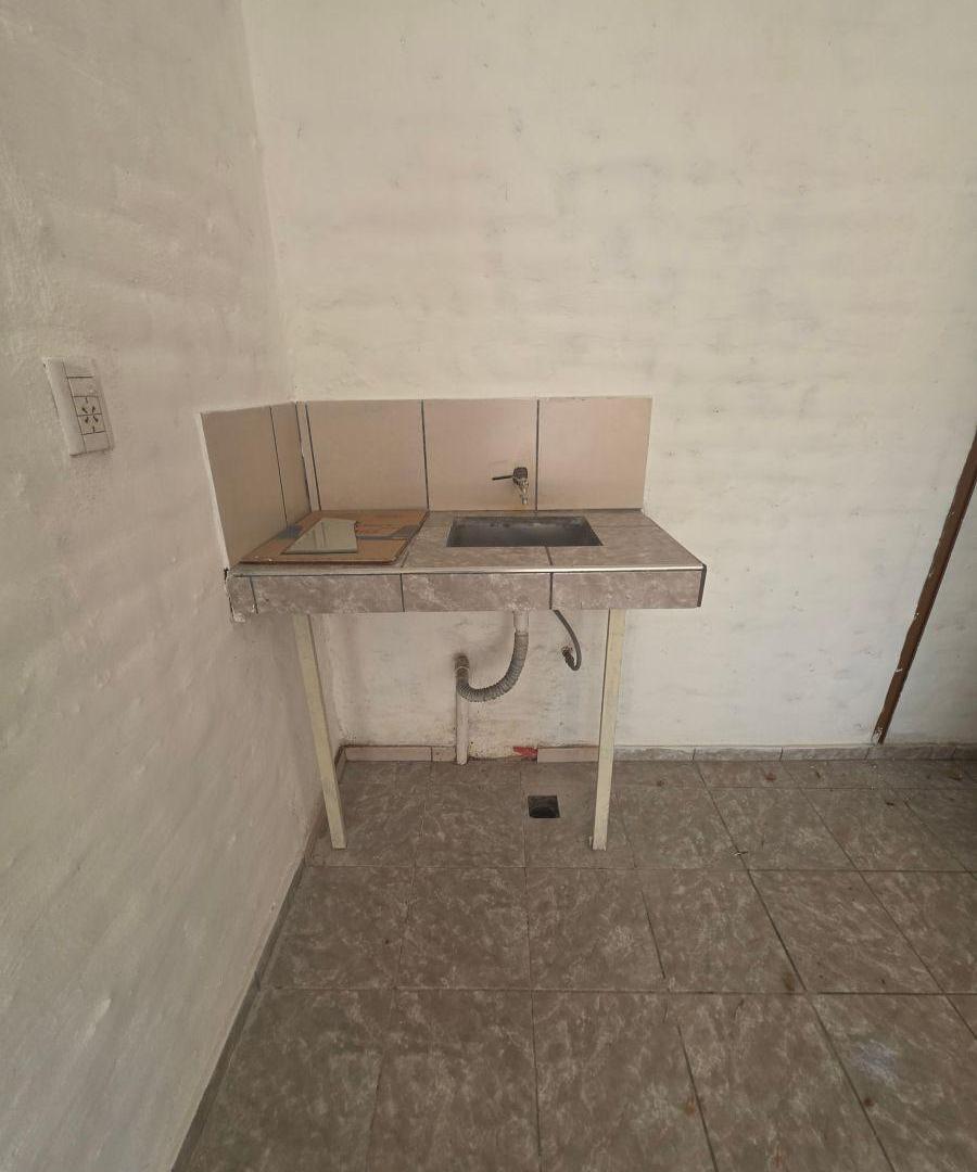 Foto de LOCAL COMERCIAL EN ALQUILER – LAS HERAS ¡SIN EXPENSAS!, imagen 2