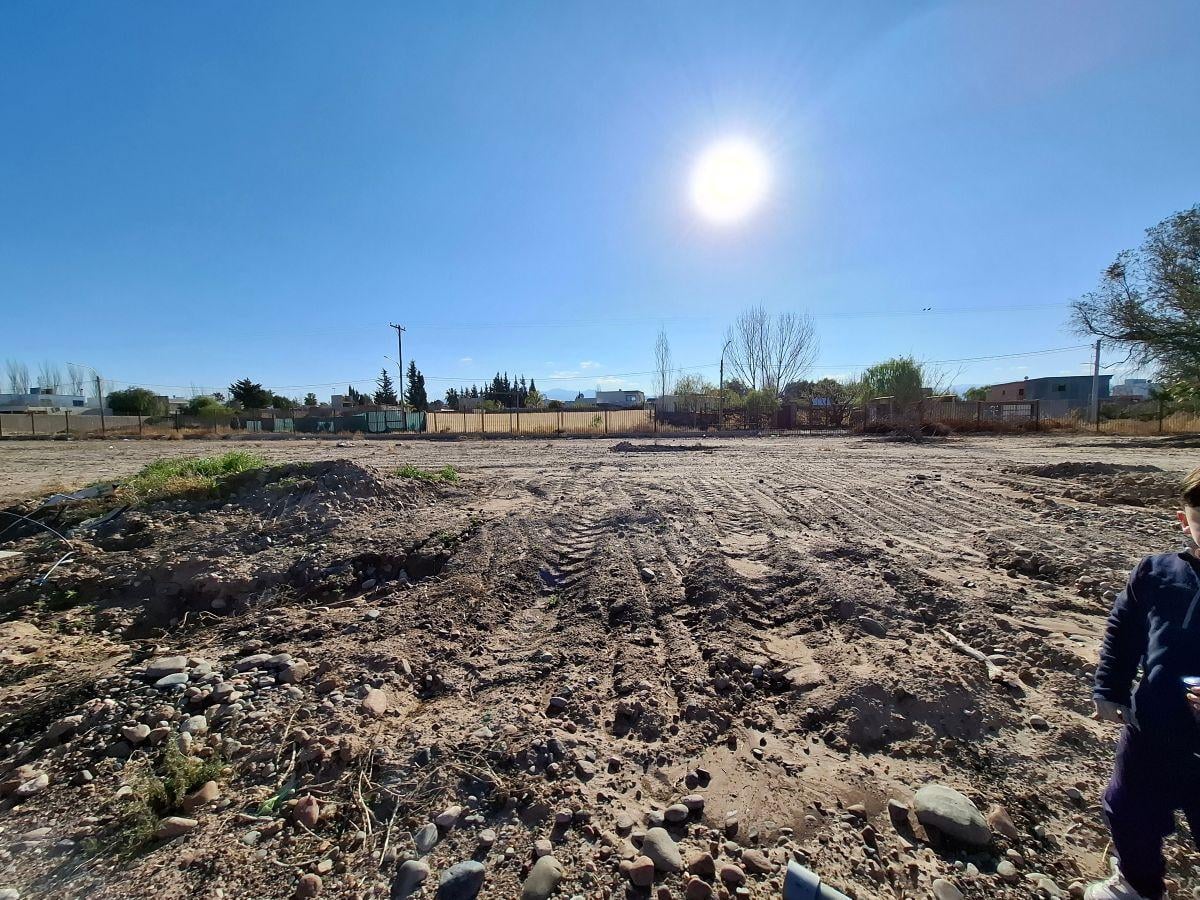 Foto de Se vende lote ubicado en el B° privado de Acacias de Malabia, cerca de, imagen 4