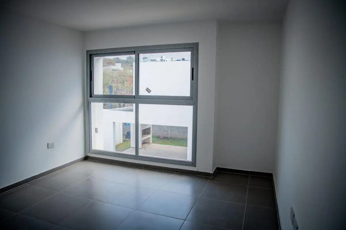 VENTA DUPLEX EN HOUSING CUESTA PLAZA - TRES DORMITORIOS- USD 130.000 3