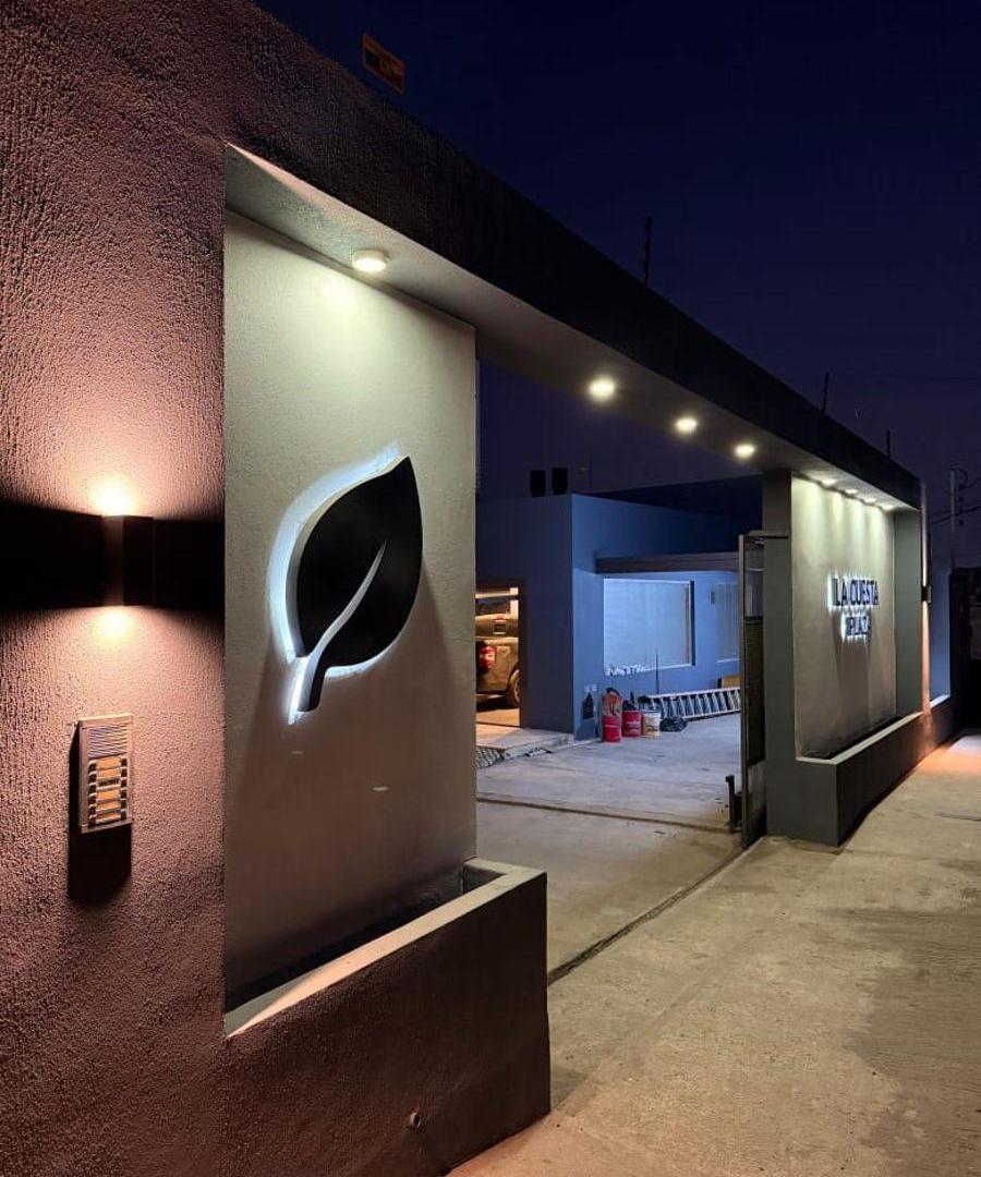 VENTA DUPLEX EN HOUSING CUESTA PLAZA - TRES DORMITORIOS- USD 130.000