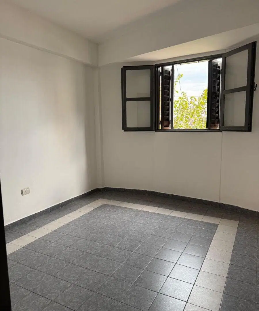 VENTA DEPARTAMENTO a metros de AV. CASTRO BARROS – Tres dormitorios- USD 59.000 – 3