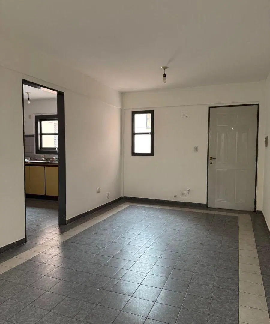VENTA DEPARTAMENTO a metros de AV. CASTRO BARROS – Tres dormitorios- USD 59.000 – 4
