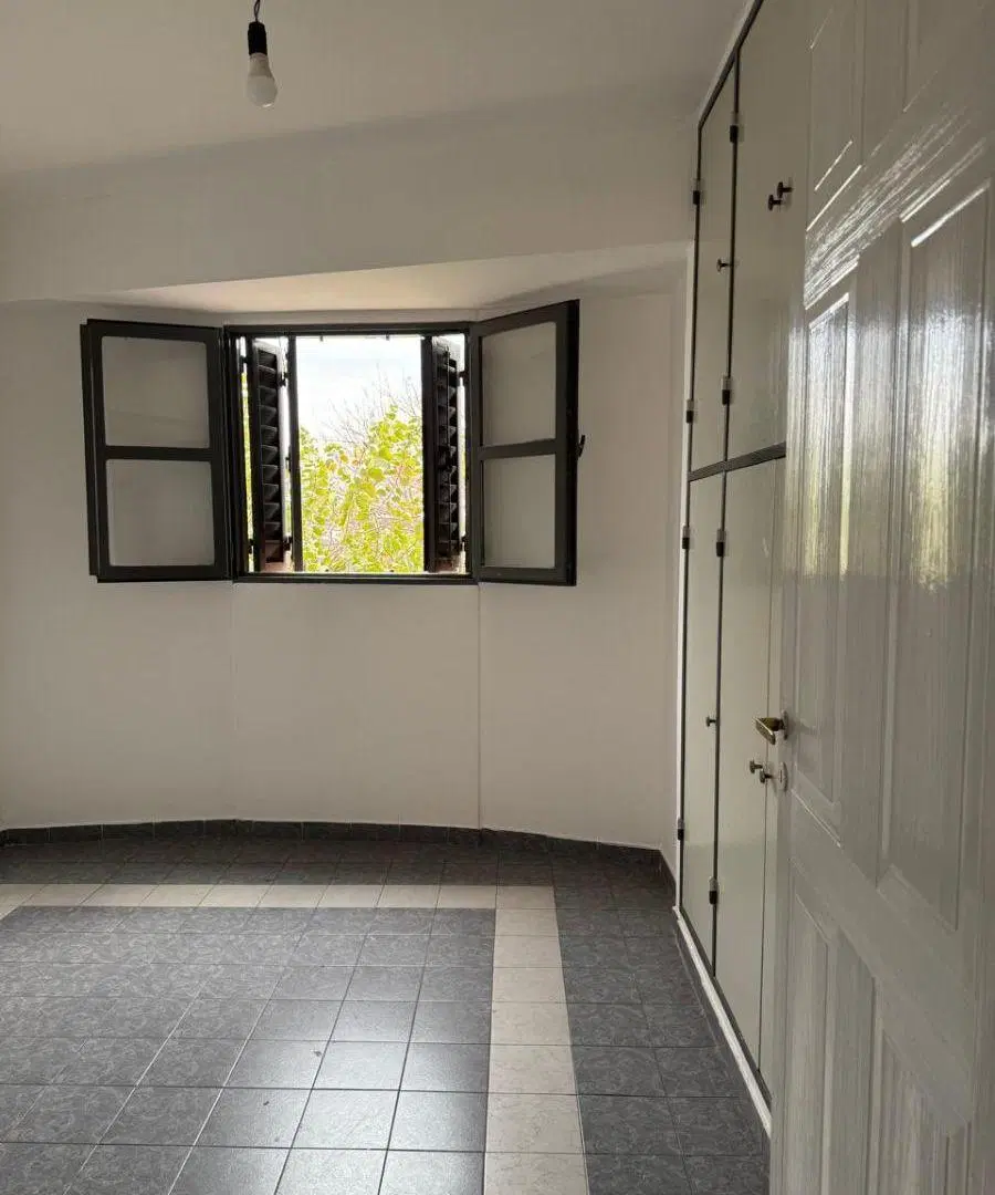 VENTA DEPARTAMENTO a metros de AV. CASTRO BARROS – Tres dormitorios- USD 59.000 – 5