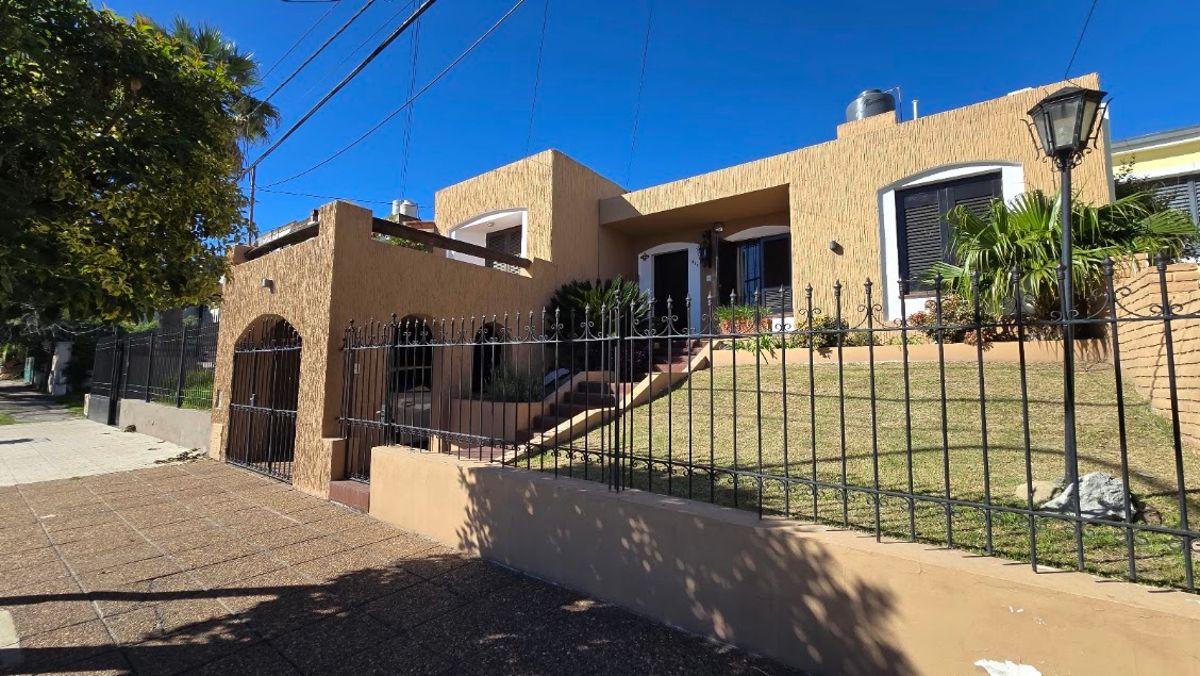 Foto de EN VENTA | CASA DE 3 DORMITORIOS | CERRO DE LAS ROSAS | USD 175.000, imagen 3