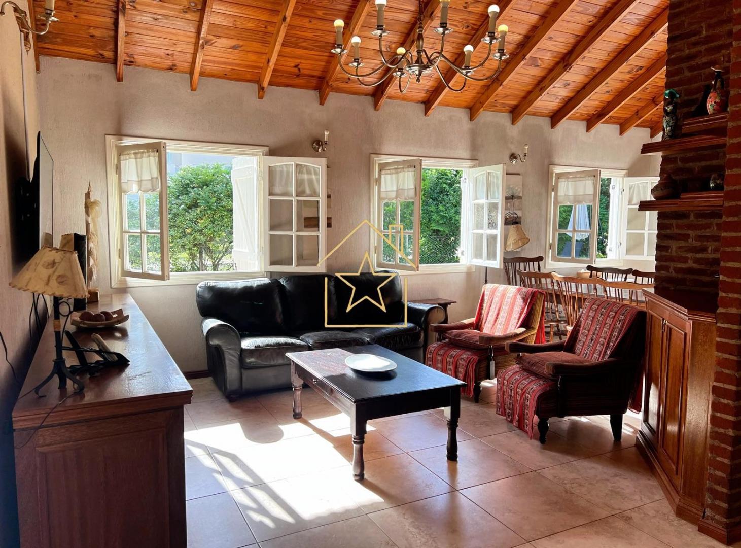 Foto de Casa en alquiler Pinamar con pileta a 400 mts del mar, imagen 1