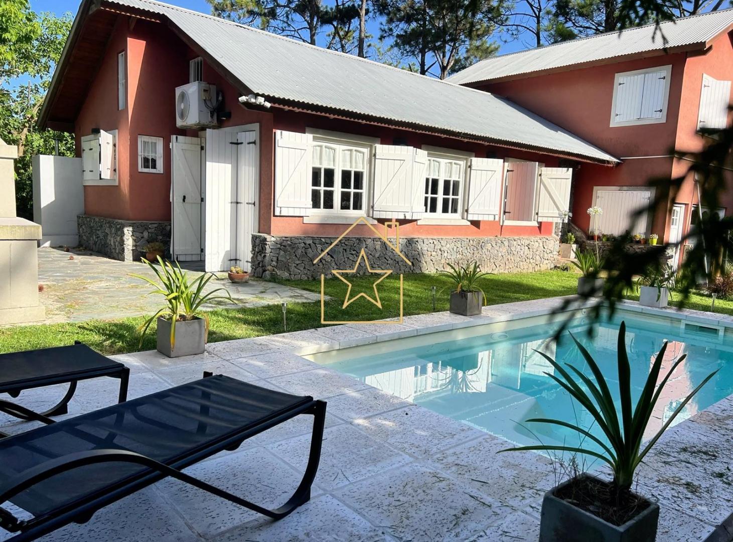 Foto de Casa en alquiler Pinamar con pileta a 400 mts del mar, imagen 2