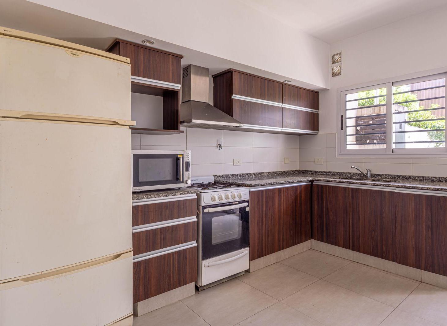 VENTA CASA DUPLEX CARAPACHAY 4 AMB COCHERA JARDIN SIN EXPENSAS