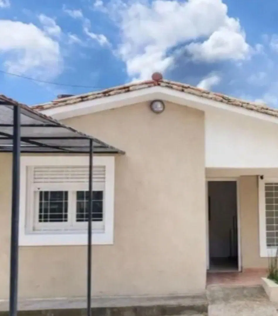 Excelente. Casa 2 dormitorios. Zona residencial 6