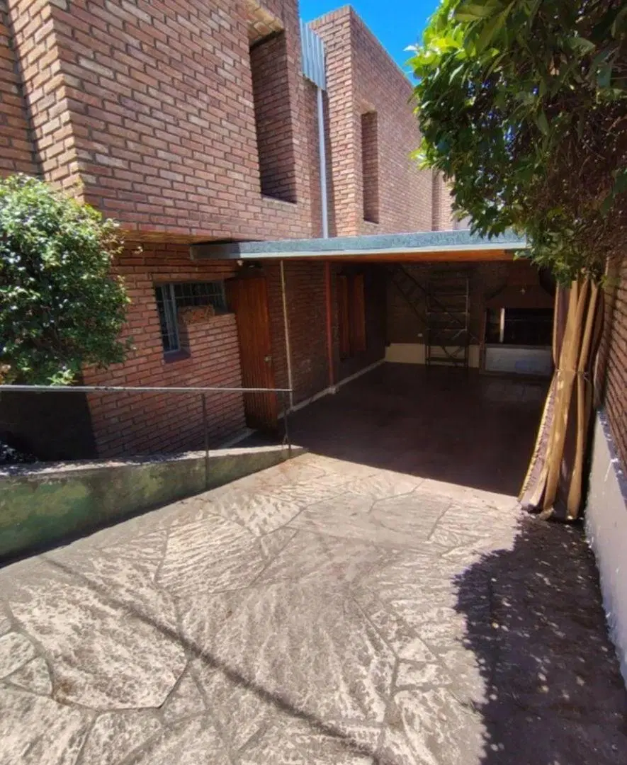 Excelente. Casa 4 dormitorios. Zona residencial 3