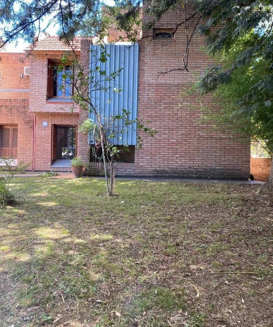 Excelente. Casa 4 dormitorios. Zona residencial 2
